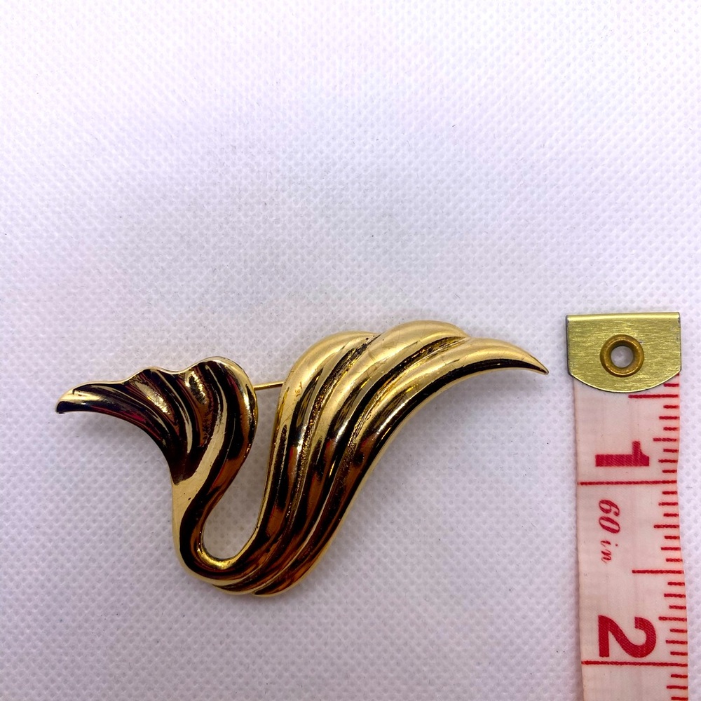 M. Jent Signed Vintage Swirl Brooch Pin Shiny Gold Tone - Picture 5 of 8